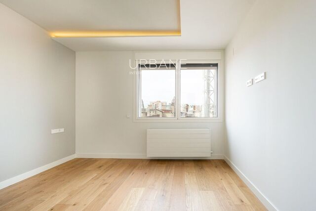 Eixample Elegance: 3-Bedroom Flat with Spectacular Views in Barcelona
