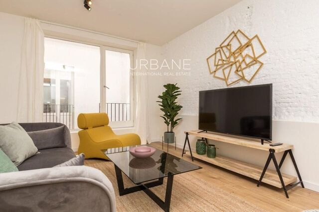 Renovierte Wohnung mit privater Terrasse im ersten Stock in El Born, Barcelona