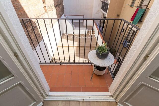Renovierte Wohnung mit 40 m² privater Terrasse in El Born, Barcelona