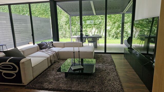 Modern Elegance and Tranquility: Ground-Floor Gem with Private Garden in Poblenou