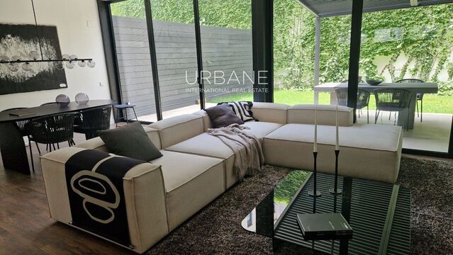 Modern Elegance and Tranquility: Ground-Floor Gem with Private Garden in Poblenou