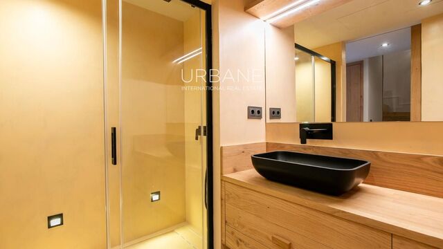 Dúplex moderno en planta baja en Gracia con terraza privada