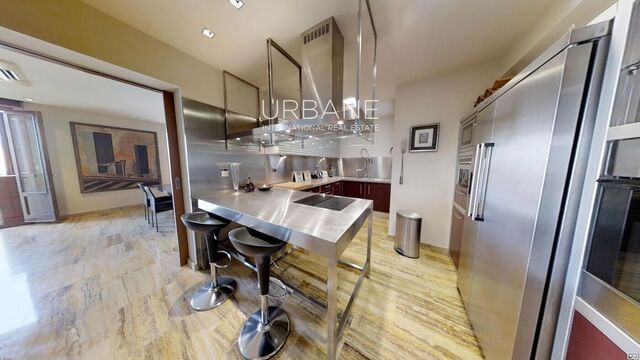 Vistas de Primera Línea a Casa Batlló en Passeig de Gràcia — Residencia de Lujo de 244 m²