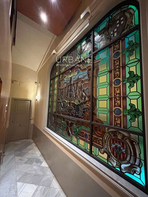 Serenidad Urbana en el Eixample: Terraza, Dormitorio Tipo Loft y Luz Excepcional