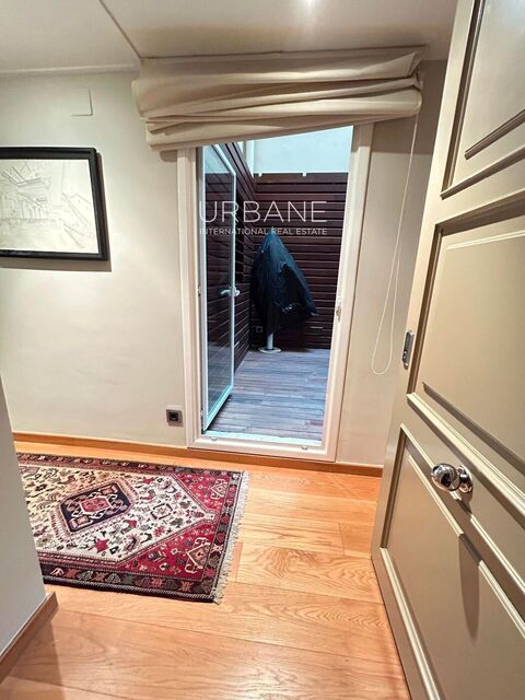 Serenidad Urbana en el Eixample: Terraza, Dormitorio Tipo Loft y Luz Excepcional