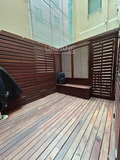 Serenidad Urbana en el Eixample: Terraza, Dormitorio Tipo Loft y Luz Excepcional