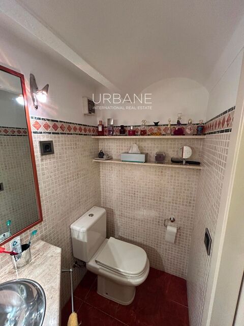 Serenidad Urbana en el Eixample: Terraza, Dormitorio Tipo Loft y Luz Excepcional