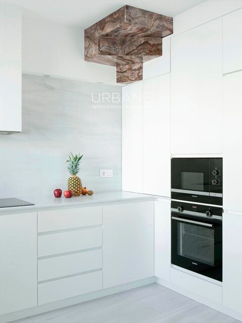 Ático Dúplex de Lujo con 3 Dormitorios, Terrazas y Azotea en Rambla Catalunya