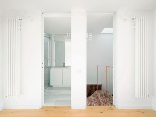 Ático Dúplex de Lujo con 3 Dormitorios, Terrazas y Azotea en Rambla Catalunya