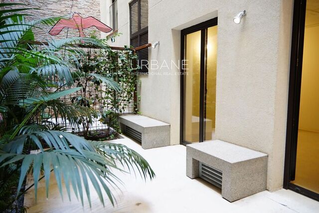 Elegante Apartamento de 2 Dormitorios y 3 Baños con Terraza Comunitaria