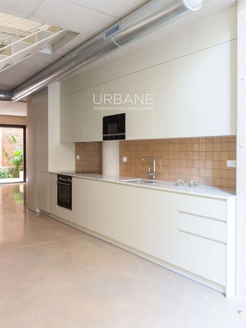 Elegante Apartamento de 2 Dormitorios y 3 Baños con Terraza Comunitaria