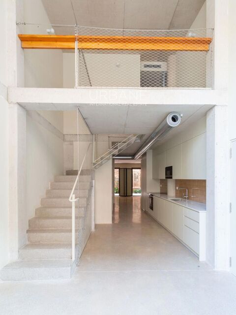 Elegante Apartamento de 2 Dormitorios y 3 Baños con Terraza Comunitaria