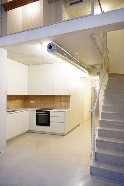 Elegante Dúplex de 93 m² con Terraza Privada y Azotea en Sagrada Familia, Eixample