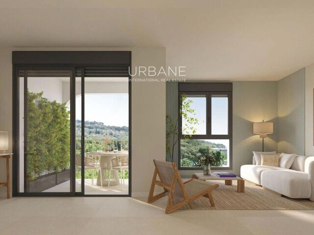 Luminoso Apartamento de 2 Dormitorios en Montjuïc con Vistas Verdes, Baños Modernos y Piscina en la Azotea