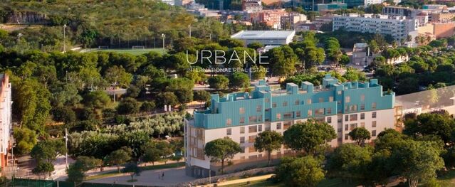Apartamento de 86 m² con 2 dormitorios, 2 baños, terraza, piscina y zonas comunes en el verde Montjuïc
