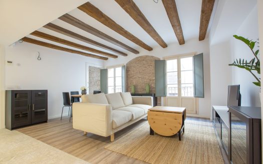 FOR SALE: Captivating 2-Bedroom Apartment in Historic Born District, Barcelona