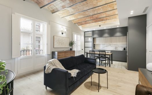Refurbished Luxury Apartment for sale in Barcelona