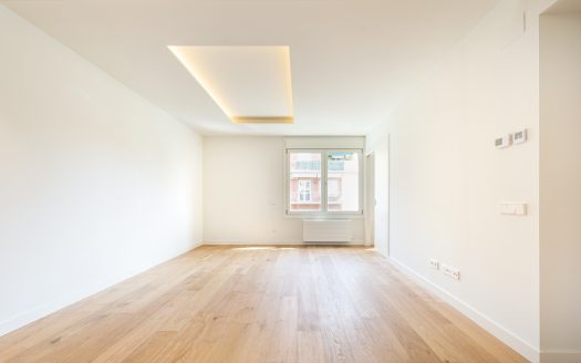 Discover this 2-bedroom apartment in Eixample, Barcelona.