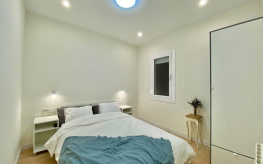 Exquisite 3-Bedroom Apartment in Vibrant Eixample, Barcelona
